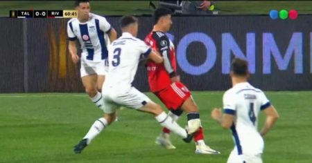 Video: la roja directa a Lucas Suárez en Talleres ante River imagen-10