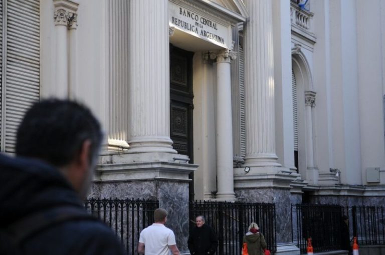 Los detalles del salvavidas que le pide Caputo al Santander imagen-4