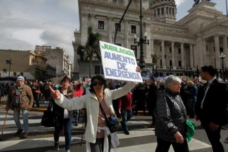 Los jubilados marchan contra el inminente veto de Milei imagen-15