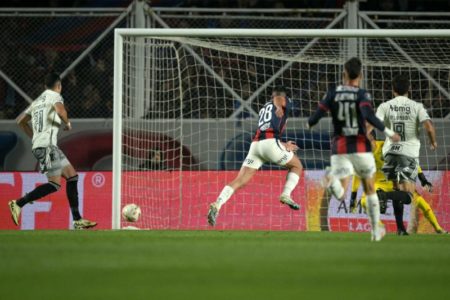 Copa Libertadores: de un cabezazo espectacular de Alexis Cuello a un rebote inesperado de Altamirano, en el 1-1 de San Lorenzo imagen-16