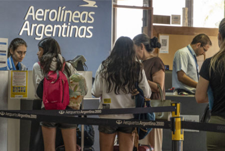 Debido a las neblinas, el Aeropuerto de Posadas reprograma sus vuelos imagen-9