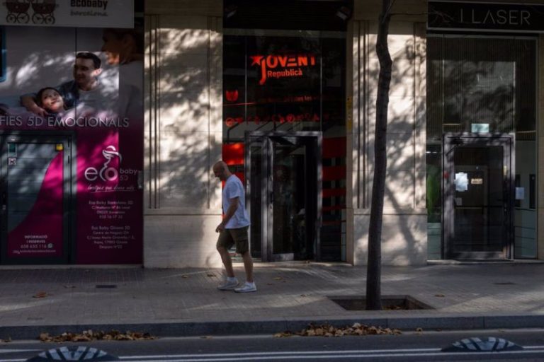 Las juventudes de ERC deciden un "sí crítico" a Illa y le garantizan la mayoría para llegar a la Generalitat imagen-4