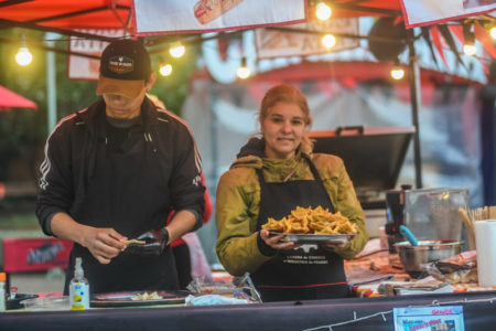 El Black Friday Posadas se vive a pleno, con shows artísticos y feria gastronómica en la Plaza San Martín imagen-10