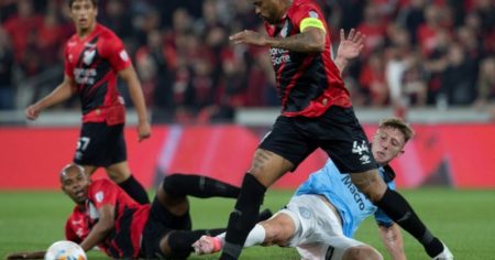 Video: el polémico gol que el VAR le anuló a Belgrano imagen-11