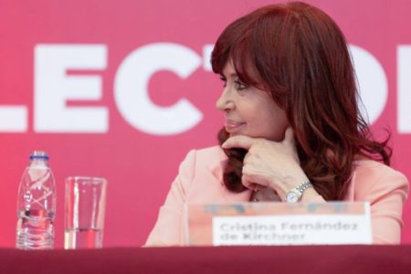 Cristina Kirchner le pidió hoy a Maduro que por “el legado de Hugo Chávez” publique las actas electorales imagen-13