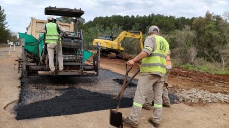 Avanzan las obras de mejoramiento en la ruta provincial N° 4: Bacheo y rehabilitación para una travesía segura imagen-8