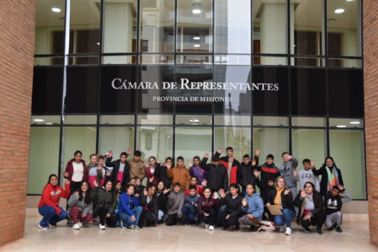 Estudiantes posadeños quedan maravillados al conocer la Cámara de Representantes imagen-4