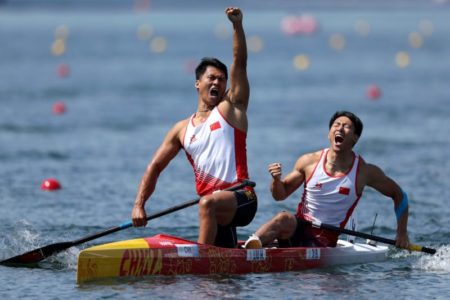 La foto olímpica del día elegida: tanta agua no puede apagar el fuego de dos dragones chinos, Hao Liu y Bowen Ji imagen-11