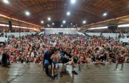 El polideportivo municipal de Campo Grande se llenó de color y alegría en la celebración por el Día del Niño imagen-8