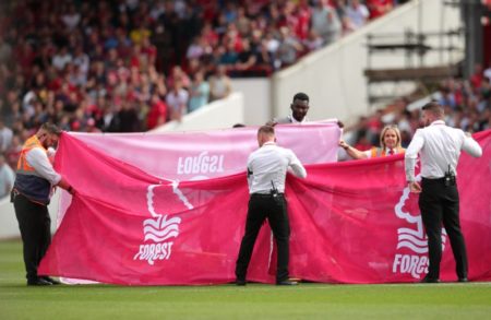 Escalofriante lesión del brasileño Danilo en la Premier League a los 6 minutos del duelo entre Nottingham Forest y Bournemouth imagen-14