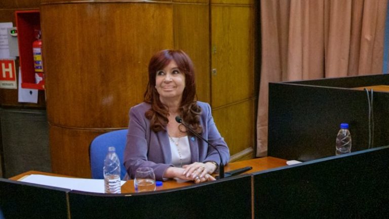 Cristina Kirchner apuntó contra el fiscal Luciani, defendió a su custodia y pidió hallar a los autores “intelectuales” del ataque imagen-4