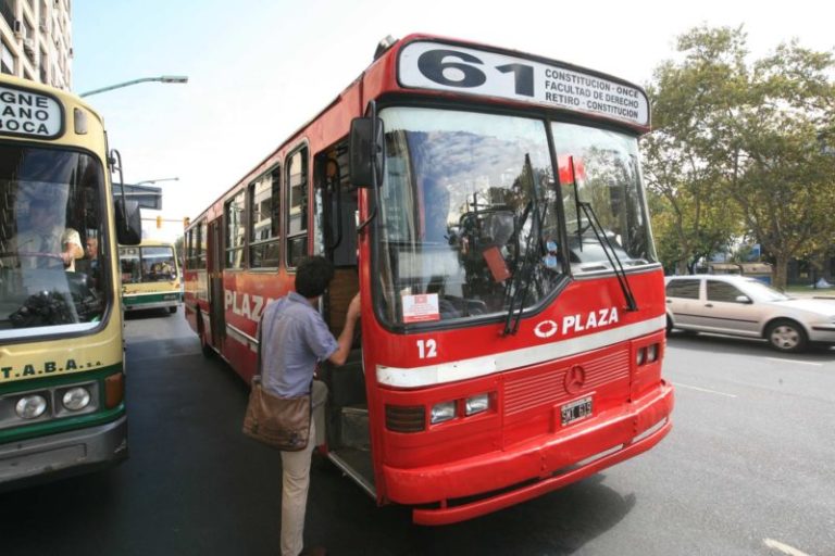 El Gobierno confirmó que deja de subsidiar a 31 líneas de colectivos que circulan por el AMBA: ¿cuáles son? imagen-4