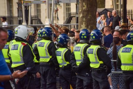 Más de un centenar de arrestos en una protesta en Londres tras el ataque en Southport imagen-7