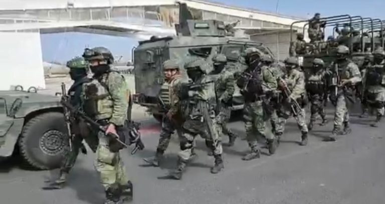 Chocan sicarios del Cártel del Noreste y militares en Nuevo Laredo, Tamaulipas imagen-4