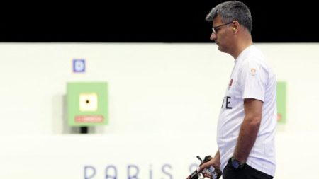 El tirador turco que ganó una medalla de plata en los Juegos Olímpicos de París y se convirtió en uno de los preferidos de los fanáticos por su estilo imagen-6