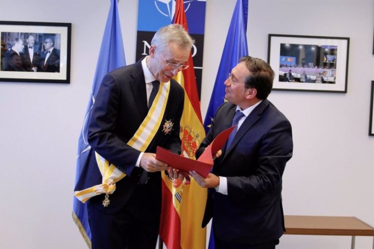 Stoltenberg recibe de Albares la Gran Cruz de la Orden de Isabel la Católica imagen-4