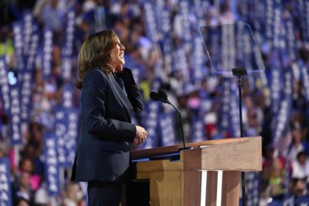 Kamala Harris aceptó la nominación con un fuerte llamado a la unidad: “Nuestra nación tiene la oportunidad de dejar atrás las batallas del pasado” imagen-12