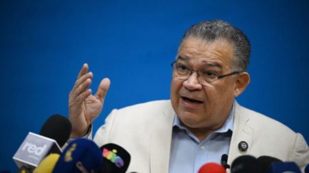 Enrique Márquez solicita recusación de la presidenta de la Sala Electoral del TSJ y aduce vinculación política con Maduro imagen-8