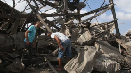 Un ataque israelí mata al menos a 10 personas en el sur del Líbano en uno de los incidentes más mortíferos desde el 7 de octubre imagen-6