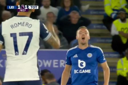 El fuerte cruce entre Cuti Romero y Jamie Vardy en el empate de Tottenham con Leicester City, por la Premier League imagen-7