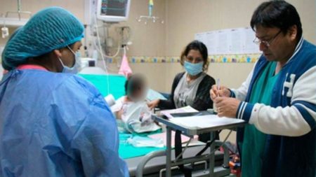 Médicos del Hospital de Emergencias Pediátricas extraen un grano de frijol alojado en la tráquea de menor mediante rápido procedimiento imagen-11