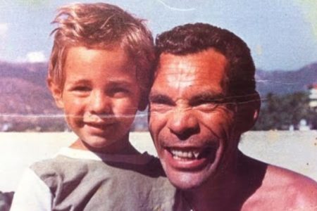 Su papá fue hiperfamoso, jamás pagó el alquiler y murió en lo mejor de su carrera: la vida del hijo del actor que más hizo reír imagen-16