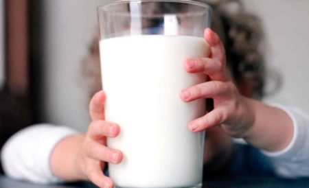 Advierten que el consumo de leche cayó un 30% en lo que va del 2024 imagen-13