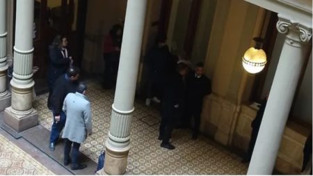 Tensión en La Libertad Avanza: hubo gritos y forcejeos en una reunión de bloque de Diputados imagen-14