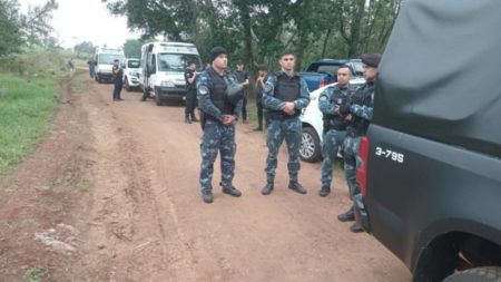 La Policía de Misiones rodea la vivienda de un hombre atrincherado que atacó a tiros a efectivos de la fuerza imagen-16