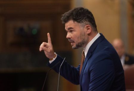 Rufián (ERC) se posiciona a favor de la investidura de Illa imagen-13