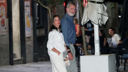 El plan en pareja de los reyes Felipe VI y Letizia en Madrid: paseo nocturno y velada en un restaurante de alta cocina imagen-9