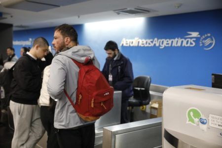 Continúa el conflicto: Aerolíneas Argentinas y Flybondi trasladan hoy operaciones de Aeroparque a Ezeiza imagen-8