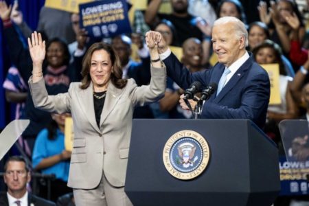 Los demócratas despiden a Joe Biden y se encolumnan detrás de Kamala Harris, que enfrenta su primer gran desafío imagen-16