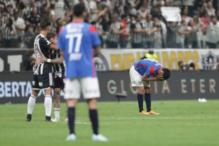 El enojo de San Lorenzo tras la eliminación frente a Mineiro: “Fue el jugador número 12 para ellos”, dijo Gastón Campi sobre el árbitro imagen-4