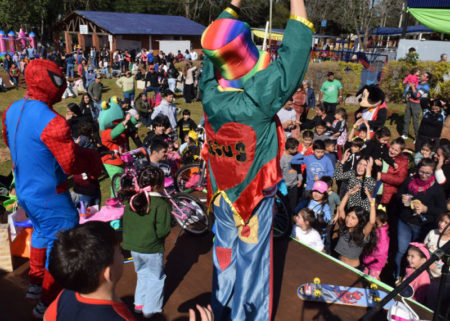 Familias del Centro de Empleados de Comercio de Posadas celebraron el Día de la Niñez imagen-14