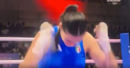 Juegos Olímpicos: el desconsolado llanto de la boxeadora italiana tras abandonar la pelea contra Imane Khelif a los 46 segundos imagen-11