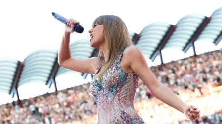 Los fans de Taylor Swift expresan angustia, miedo y alivio después de que una amenaza terrorista detuviera sus shows imagen-16