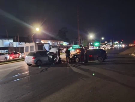 Triple choque de vehículos dejó varios heridos que debieron ser trasladados de urgencia en Posadas imagen-11