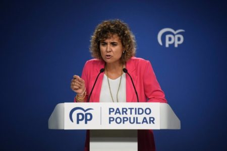 El PP cree que "todo está orquestado por Moncloa" y que Illa "gana" con el "show" de Puigdemont imagen-9