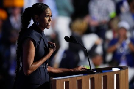 Michelle Obama en la Convención Demócrata: “La esperanza está regresando” imagen-9