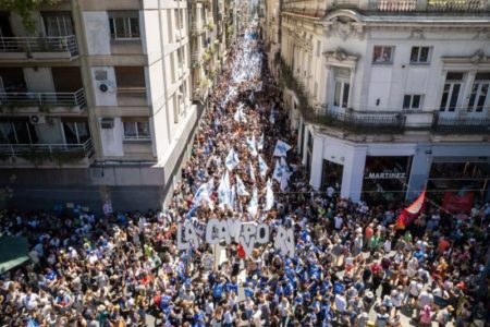 Mujeres de La Cámpora se solidarizaron con Fabiola Yañez y acusó a Alberto Fernández: “Ejerció violencia contra Cristina” imagen-16