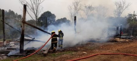 Por los fuertes vientos y la quema de residuos se incendió un aserradero en Florentino Ameghino imagen-14