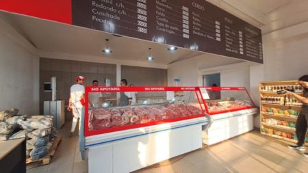 Con cortes de carne que van desde 3.800 a 5.900 pesos, se inauguró la «Carnicería del Central» el nuevo local de Mercado Central imagen-15