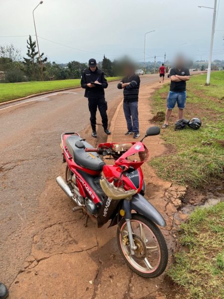 Una joven se lesionó al despistar con su moto imagen-9