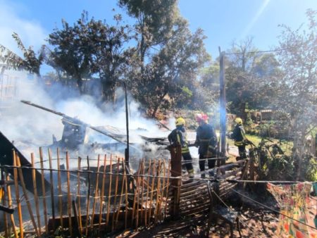 Incendio destruyó una vivienda familiar en el Barrio Oberá I imagen-13