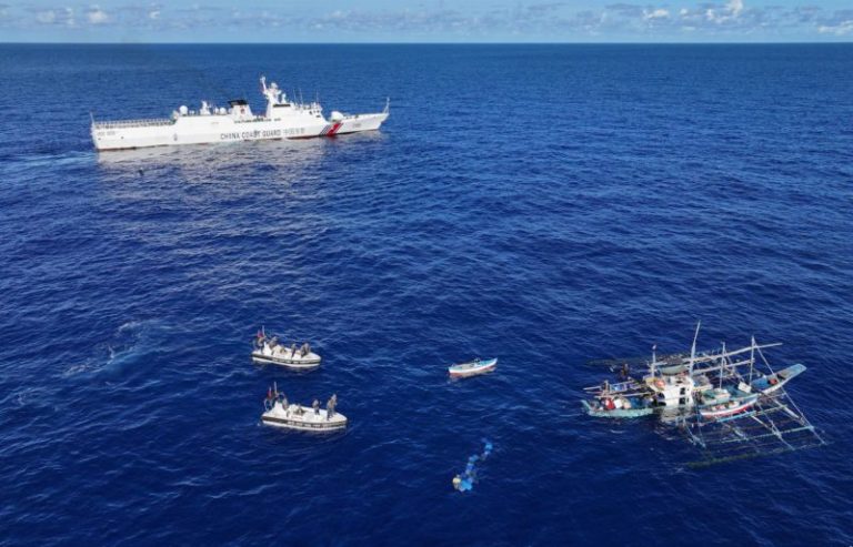 Pekín acusa a Manila de "chocar deliberadamente" un barco filipino con uno chino imagen-4