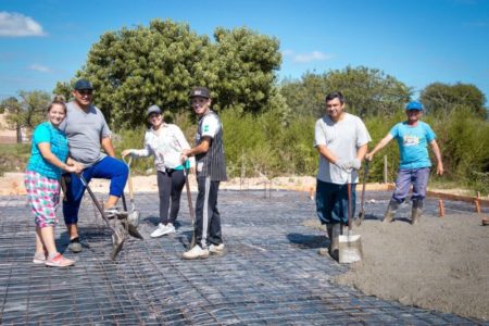 Unas 50 familias construyen un barrio nuevo sin saber en qué terreno tendrán su casa imagen-14