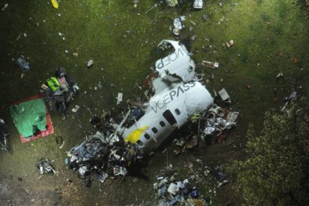 Se cayó un avión en San Pablo: recuperan los primeros cuerpos y comienza la tarea más difícil imagen-14