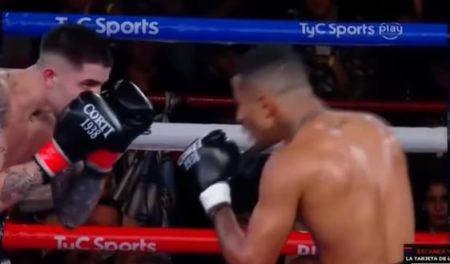 Video | Boxeo de Primera: Carlos María “Junior” Alanís salió campeón luego de que su rival lo noquee después de la campana imagen-8