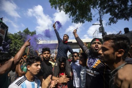 El premio Nobel Yunus regresará a Bangladesh para presidir el gobierno interino imagen-14